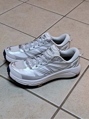 Hoka Mafate Speed 2 Sneakers - Men's size 9.5 / Women's size 10.5